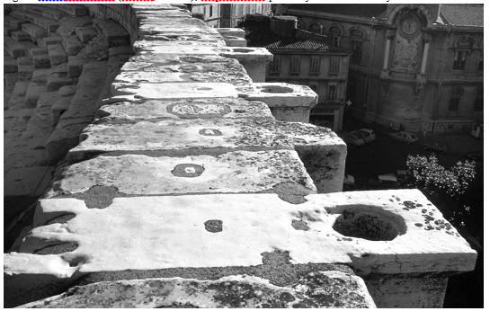 Figure 10.9  Nemausus (Nîmes, France) amphitheatre, corbels into which the masts for the vela were inserted.
