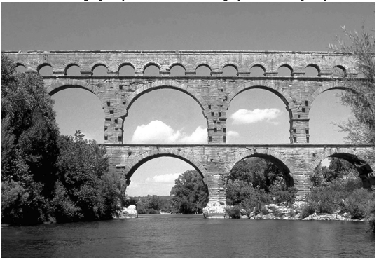 Figure 10.10  Nemausus (Nîmes, France) Pont du Gard, late first century bc.